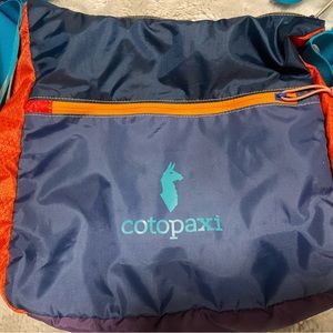 NWOT Cotopaxi crossbody. Lots of compartments and great for travel!